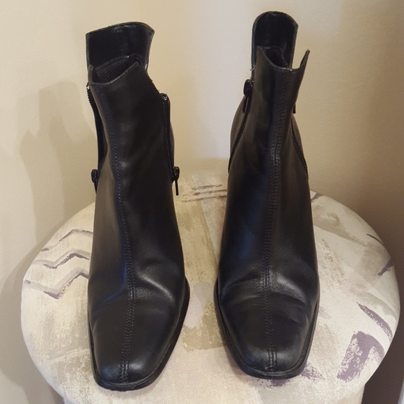 Newport News Ankle Boots - Picture 2 of 4